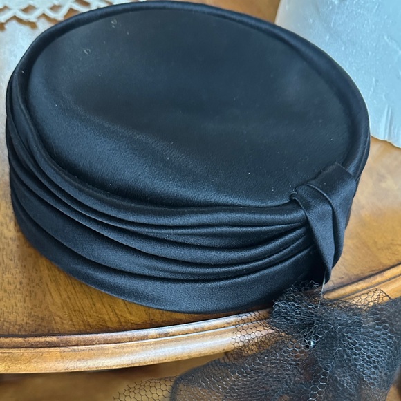 Elegant Black Vintage Modern Miss Hat - Picture 6 of 7